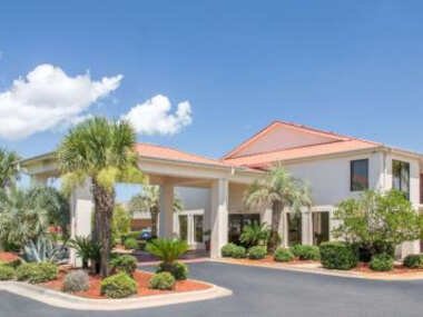 Days Inn & Suites by Wyndham Navarre Conference Center