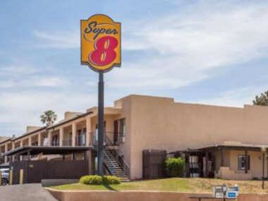 Super 8 by Wyndham Barstow