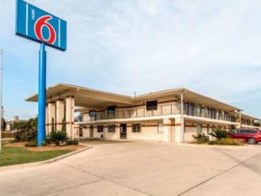 Motel 6-San Antonio, TX – South WW White Rd