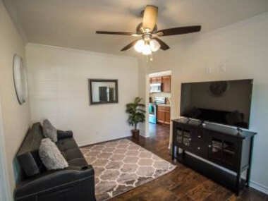 Hays St Cozy Remodeled 2BR/2BA house sleeps 8