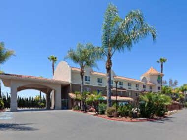 Holiday Inn Express Hotel & Suites San Diego-Escondido, an IHG Hotel