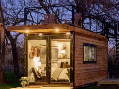 The Strazza House Cute Tiny Container House 12 min to Magnolia Silos