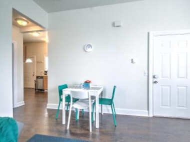 Hosteeva Capitol Hill 2BR Apt – 7 Walking Distance to Dining