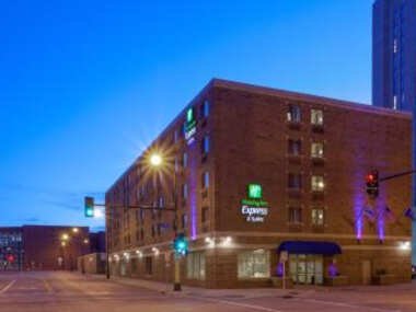 Holiday Inn Express Hotel & Suites Minneapolis-Downtown Convention Center, an IHG Hotel