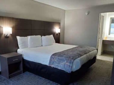 Days Inn & Suites by Wyndham Charleston Airport West