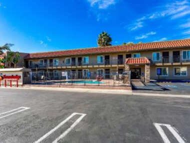 Econo Lodge Inn & Suites Escondido Downtown