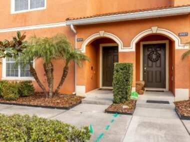 Spetacular TownHome With Private Pool close to Disney 8919PP