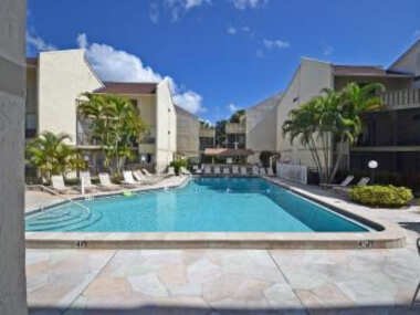 NEW Updated Siesta Key Vacation Rental with Heated Pool Access