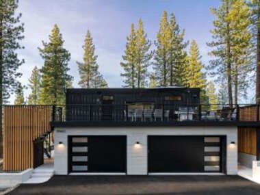 Luxury Tahoe Mountain Escape Sleeps 10 with Hot Tub- 3 night minimum stay