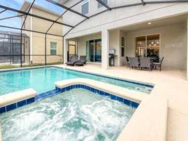 6BR Luxury Home with Private Pool and Hot Tub – Near Disney