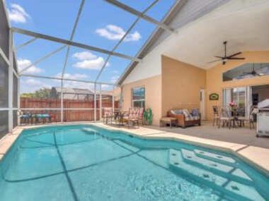 Beautiful 4BR Home with Private Pool, BBQ, Air Hockey and Ping Pong – Near Disney!