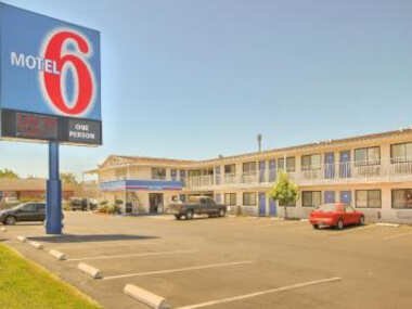 Motel 6-Fresno, CA – Blackstone North