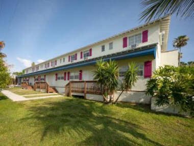 Captain’s Table Hotel by Everglades Adventures