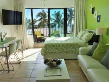 Miami Beach Suncoast Apartment I – Balcony Front Beach