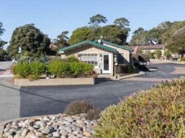 Sea Breeze Inn – Pacific Grove