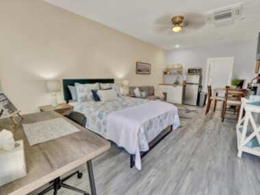 SSE Unit 4 – The Sand Dollar – Close to Downtown FWB & Beach!