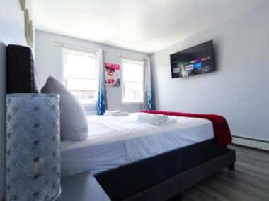 Stylish Private Room Suite 1 with Private Bathroom in Duplex Apartment in Brooklyn, NY