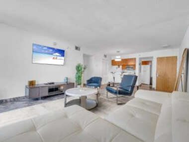 LUXURY 2 Bedrooms BRICKELL BAY APARTMENT