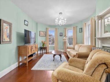 Bright & Spacious 2BR apartment, mins from Downtown Boston, parking