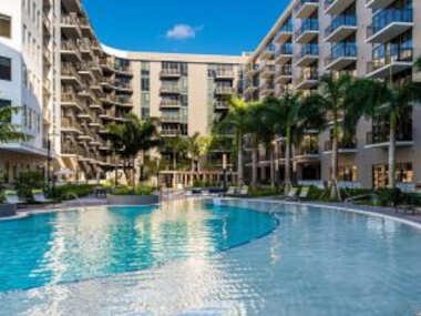 Upscale 2-Bedroom Condo Balcony and Pool View & Luxury Amenities in Miami-Doral, mins to Miami INTL