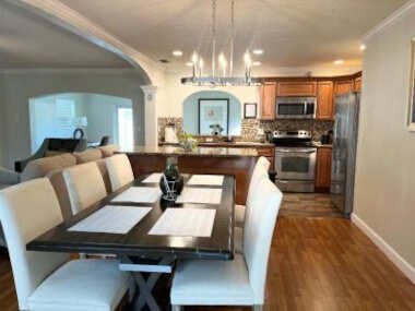 Cheerful 3 Bedroom Home mins from Clearwater Beach