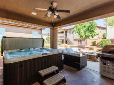 Paradise Village at Zion 28 Private Hot Tub, Outdoor firepit, and Community Pool