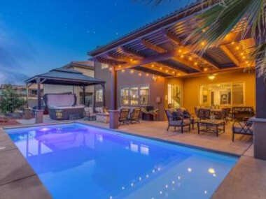 96 PV Luxury Getaway with Private Hot Tub, Ping Pong, Community Pool, Water Park and Lazy River