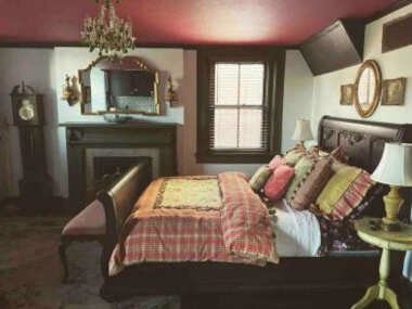Cozy Victorian Loft