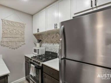 Indulge in Downtown Austin Apt Near Zilker Park