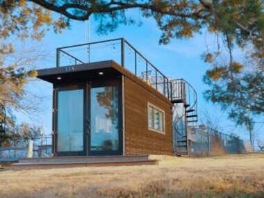 The Bluebonnet-Tiny Container Home Country Setting 12 min to Downtown