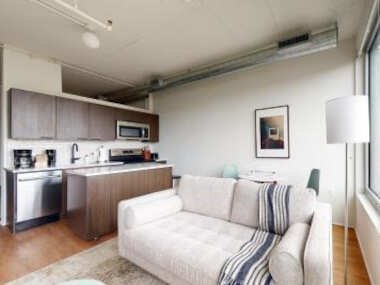 Optimal Studio in the Carlyle Dist with Gym and Pool