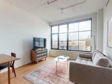 Sunny 1BR Near Dtwn DC Sites with Concierge and Gym