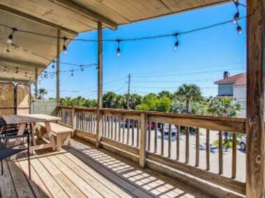 Beach Vacation Walkable to Dining&Shopping-Unit B