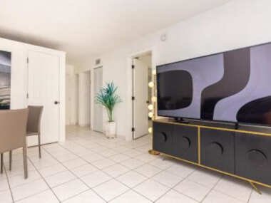 Miami 2 Bedroom Unit w Free Parking – 5 minutes to Wynwood