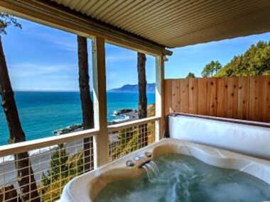 Amazing Oceanview, Oceanfront! Hot Tub! Shelter Cove, CA