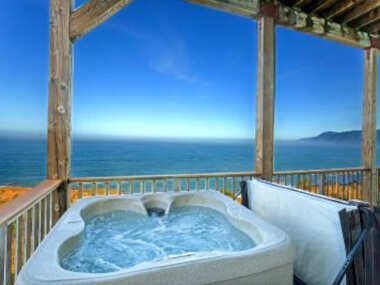 Incredible Ocean View, Oceanfront! Hot Tub! Shelter Cove, CA