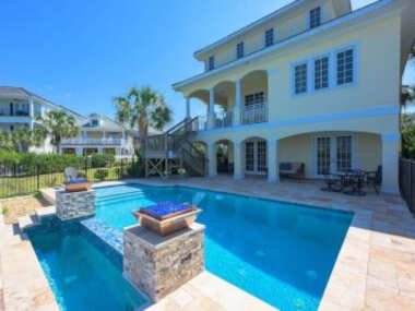 Beachcombers at Luxurious Cinnamon Cove with Pool