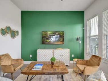 Beautiful Studio Apartment Near Southtown with Pool and Gym