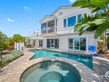 8BR w Heated Pool & Waterview – Close to Beach