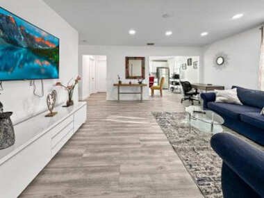 Sleeps 14 Comfort Retreat in the Heart of Wynwood