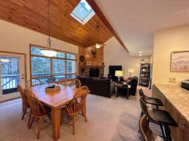 MW74 cozy spacious 2-bedroom Bretton Woods home close to Mt Washington Hotel