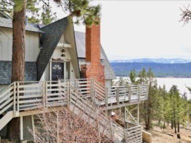 Best View – Spacious home with hot tub, game room, and 180 degree panoramic view of Big Bear Lake!