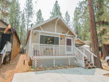 Moonridge Mountain – Great Cabin with all the amenities and great location! Hot tub!