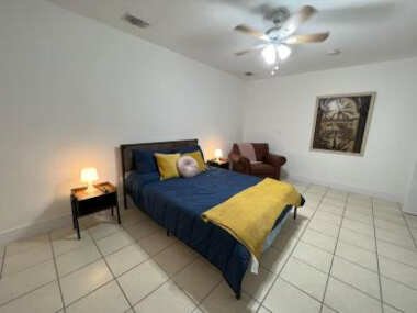 Spacious Studio – minutes from MIA airport