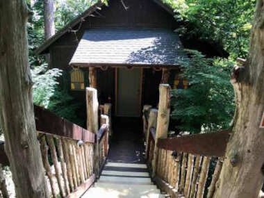 Chateau Treehouse #11 @ Oak Crest Cottages and Treehouses