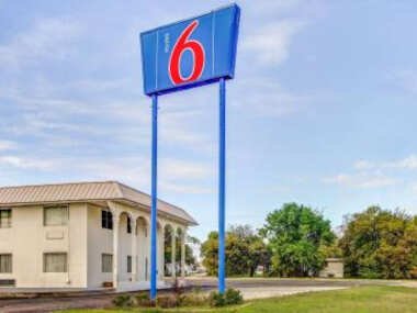 Motel 6 Waco – Lacy Lakeview